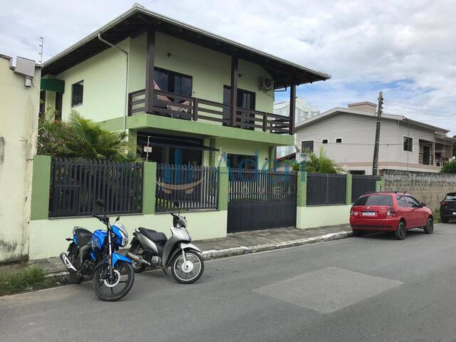 #146 - Casa para Venda em Navegantes - SC